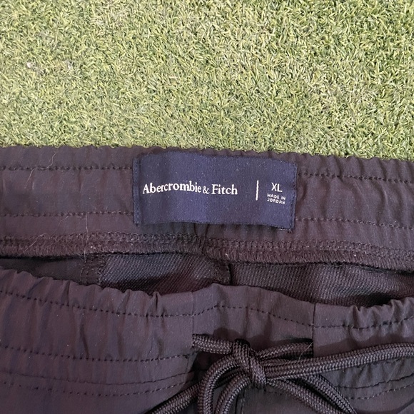 Abercrombie & Fitch men’s joggers - Picture 2 of 3